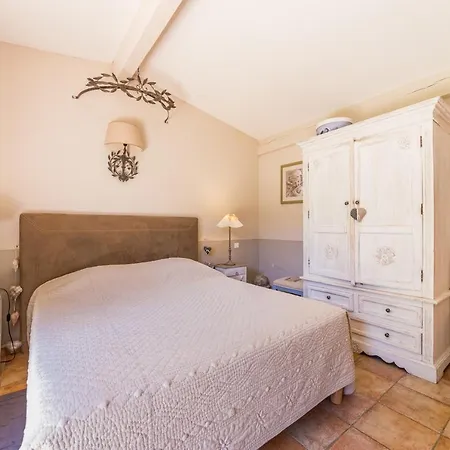 Jade En Provence 4*