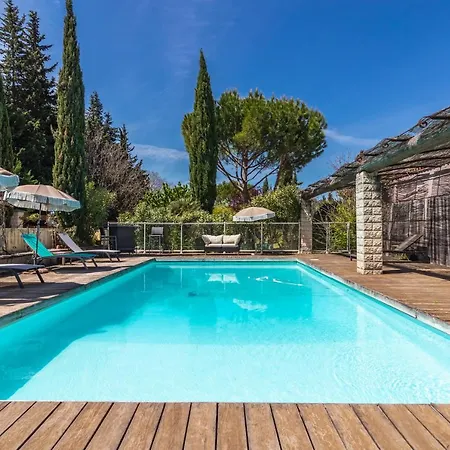 Jade En Provence 4*