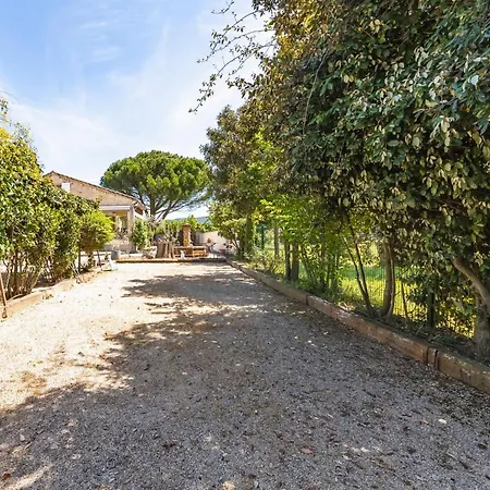 Guest house Jade En Provence 4*
