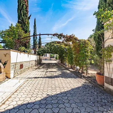 Jade En Provence Guest house