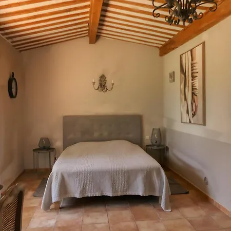 Guest house Jade En Provence 4*